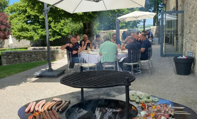 repas en extérieur domaine de la diligence 