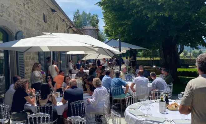 repas en extérieur domaine de la diligence 